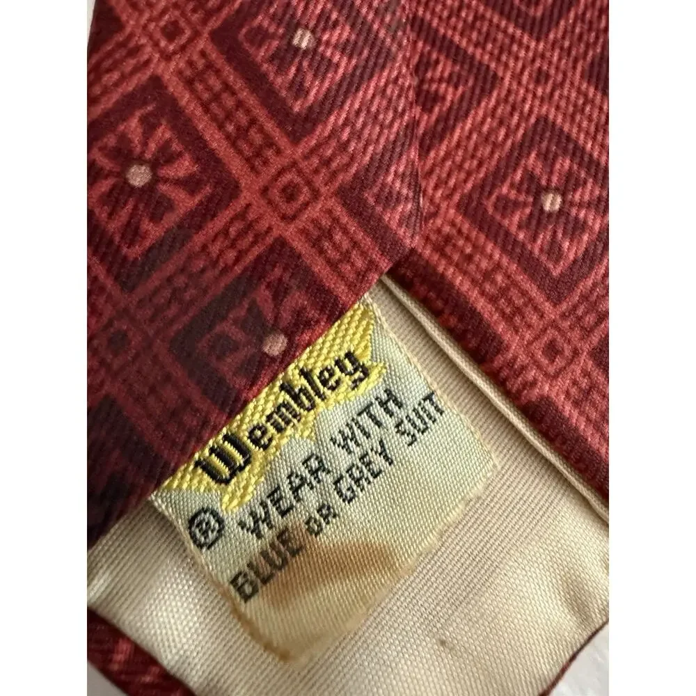 Vintage 70s Wembley Red Diamond Pattern Silk Skinny Neck Tie EUC Preppy